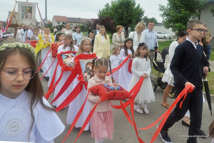 051 Procesja eucharystyczna.jpg